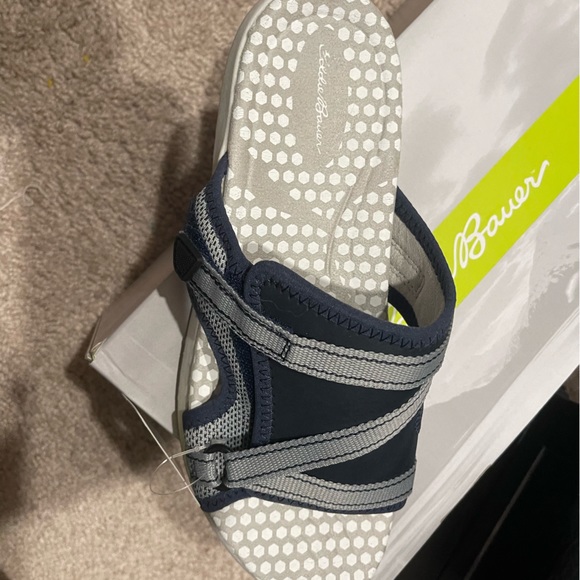 Brand new Eddie Bauer slides - Picture 2 of 6